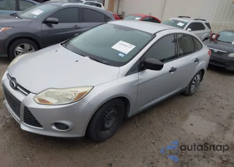 2012 Ford Focus S z USA, uszkodzony, nr VIN 1FAHP3E28CL329533